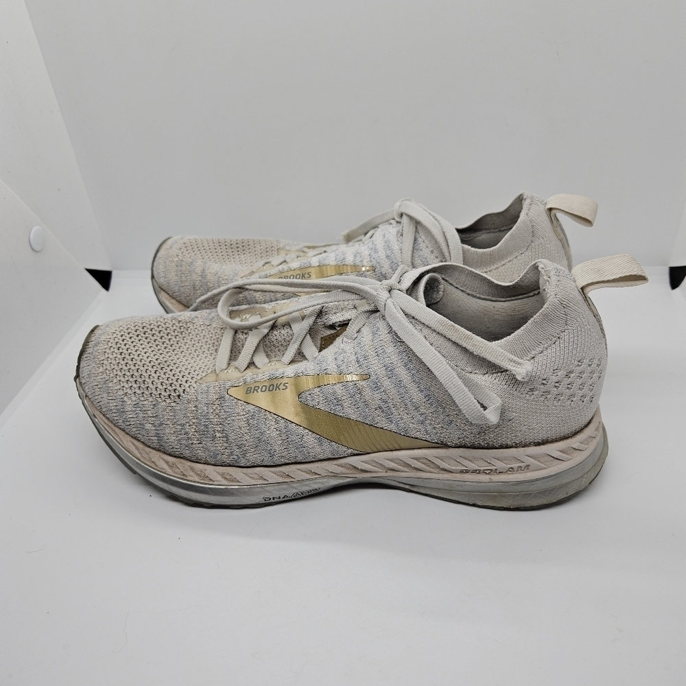 Brooks Bedlam 2 running sneakers white gray gold women's 7B - Picture 4 of 9